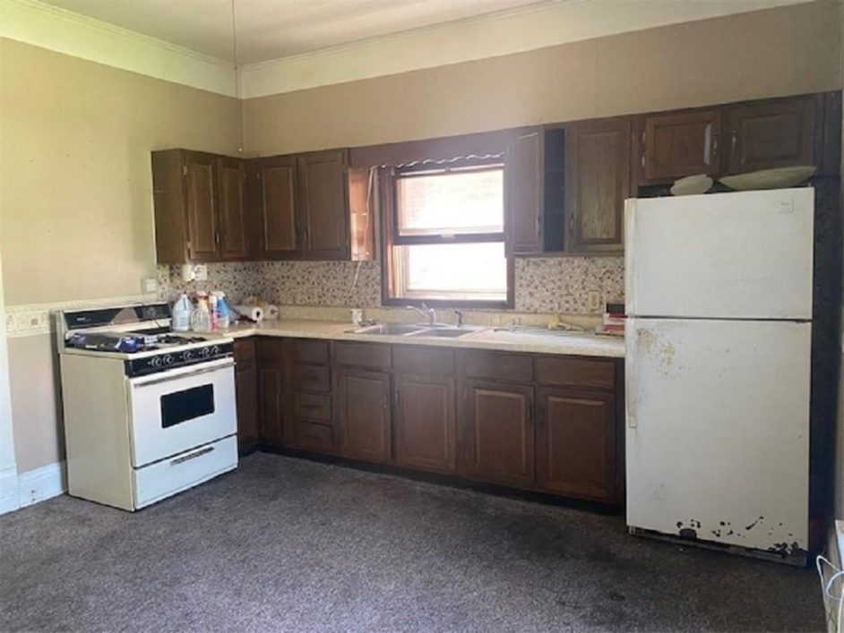 2 story home offering 3BR, 1.5 BA in convenient downtown location in Veedersburg. Lots of